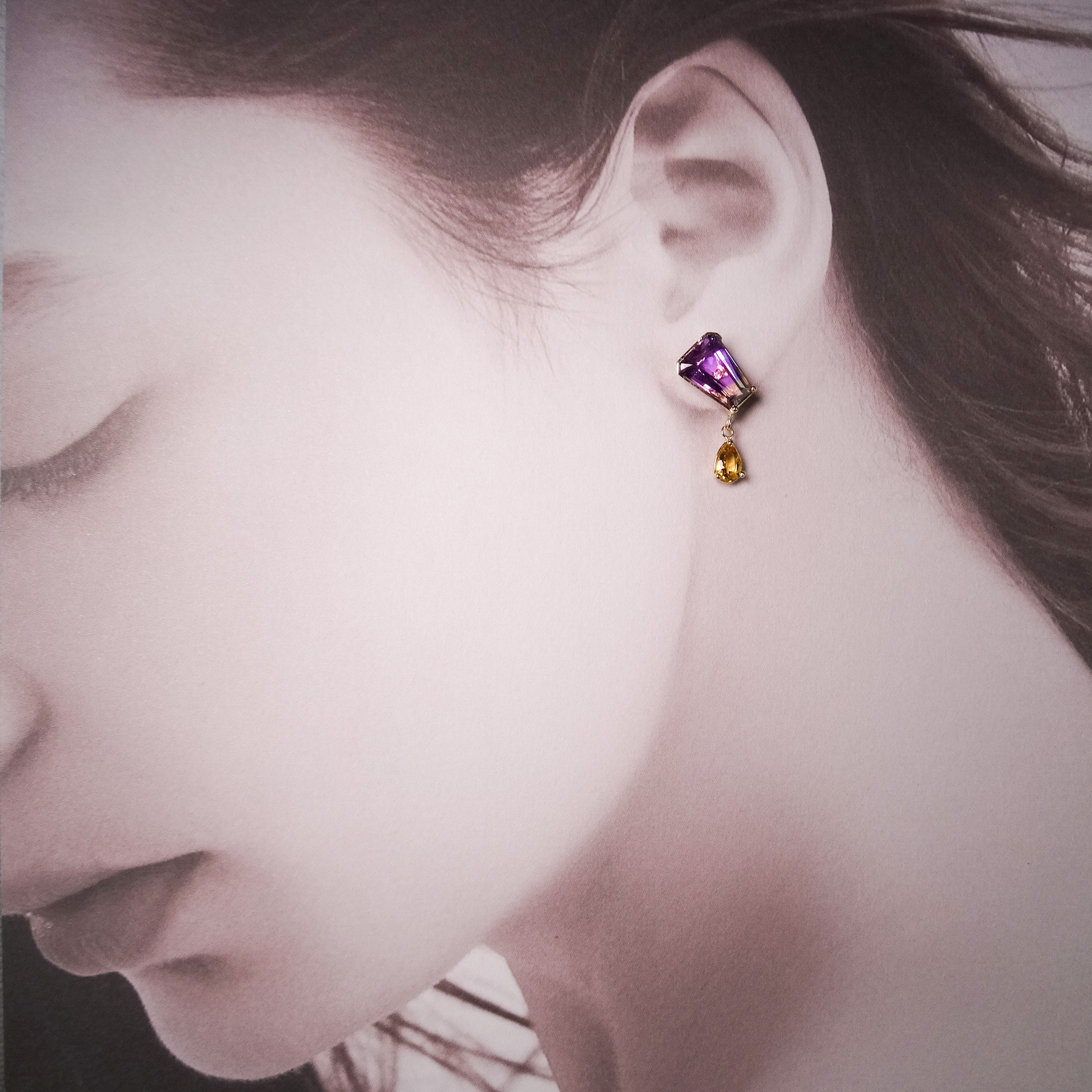 揺れる豊かな恵み　アメトリンとシトリンの片耳ピアス