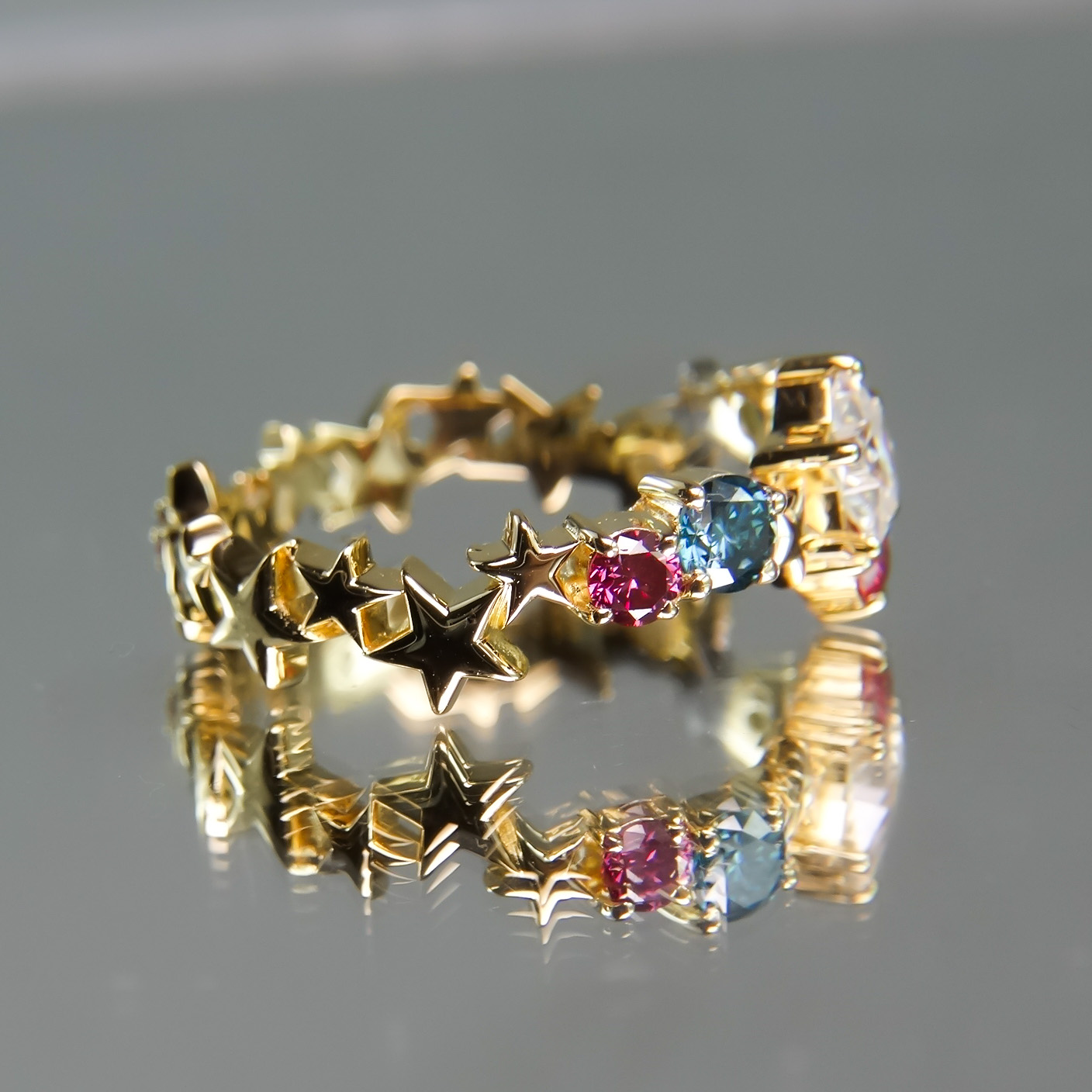 永遠の希望 星のダイアモンドと唯一無二のカラーダイアたちのスターリング