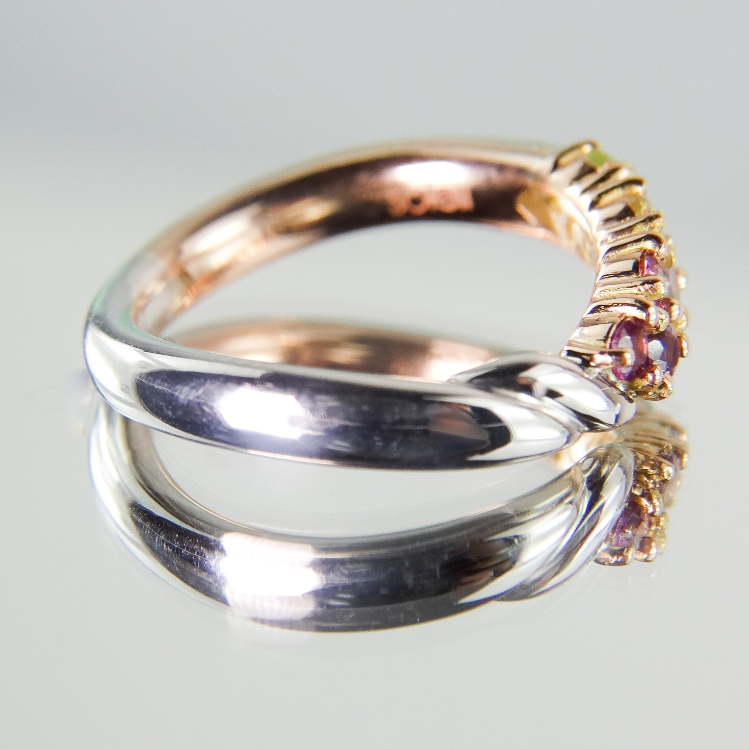 魔を祓う虹のリング